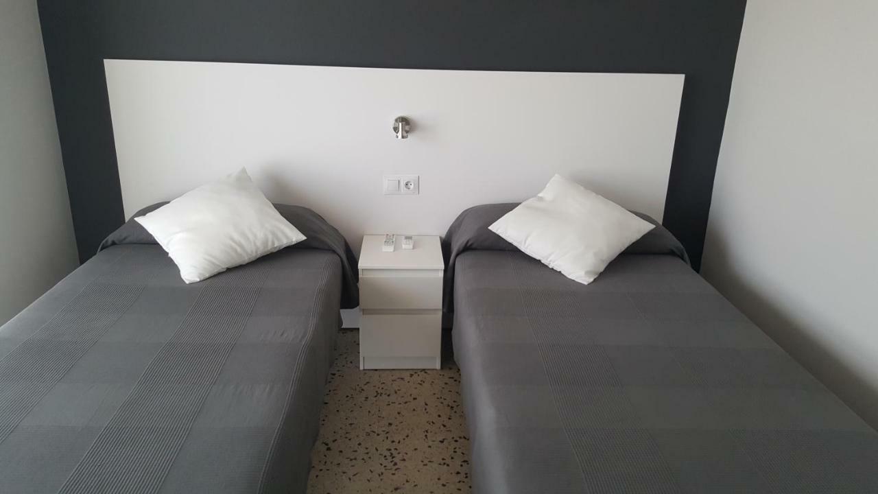 Hostal Can Joanet كامبريلس المظهر الخارجي الصورة