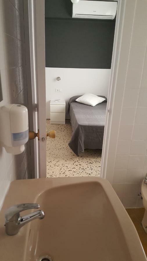 Hostal Can Joanet كامبريلس المظهر الخارجي الصورة